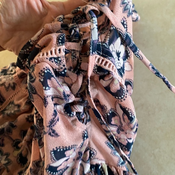 Sale!! Gorgeous bohemian flowy top!!
Cool print - Picture 5 of 11